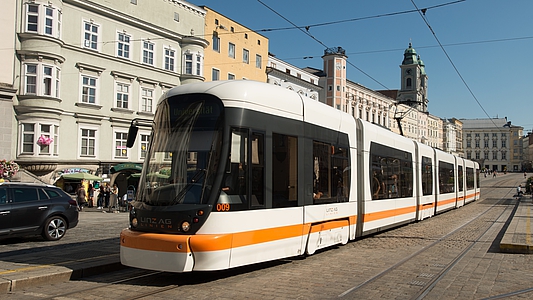 Photo Straßenbahn der Linz AG in Fahrt