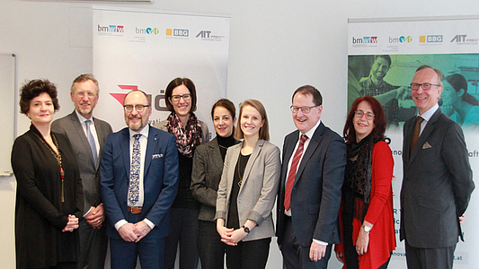 Photo von teilnehmenden Personen sowie Mitarbeiter der BBG und IÖB 