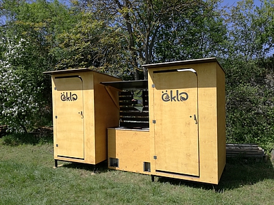 Photo: Zwei Öklos im Freien