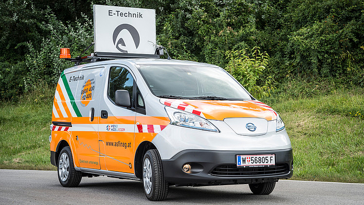 Photo: Elektro-Leicht-LKW der Asfinag auf der Straße