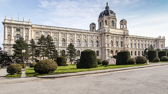 Photo: Front eines Bundesmuseums in Wien 