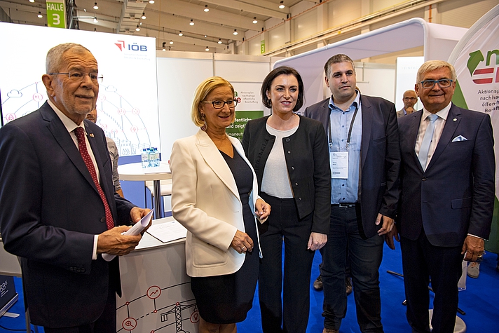 Besucher am IÖB Stand der Kommunalmesse: Bundespräsident Alexander Van der Bellen, der NÖ Landeshauptfrau Johanna Mikl Leitner, Bundesministerin Elisabeth Köstinger und Gemeindebund Präsident Alfred Riedl 