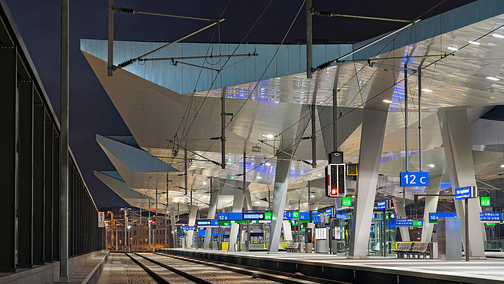 Photo: Bahnsteig am Wiener Hauptbahnhof 