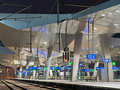 Photo: Bahnsteig am Wiener Hauptbahnhof 