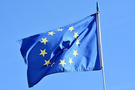 Photo: EU Flagge im Wind