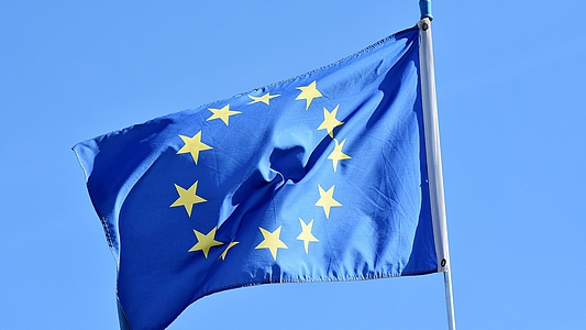 Photo: EU Flagge im Wind
