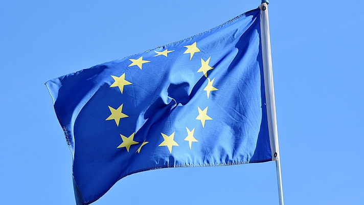 Photo: EU Flagge im Wind