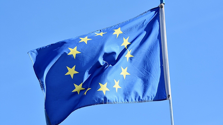 Photo: EU Flagge im Wind