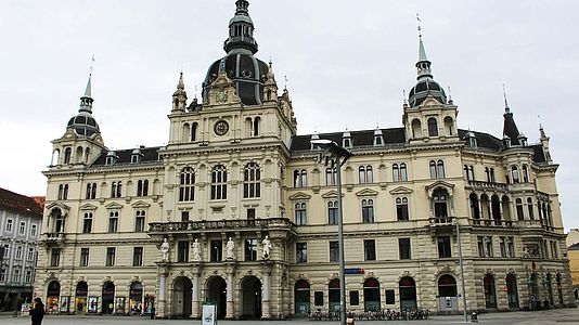 Photo: Frontansicht des Rathaus der Stadt Graz