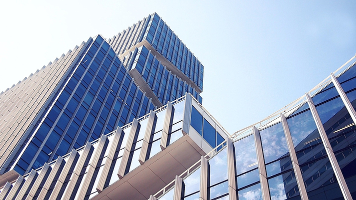 Photo: Glasfassade von Hochhäusern 